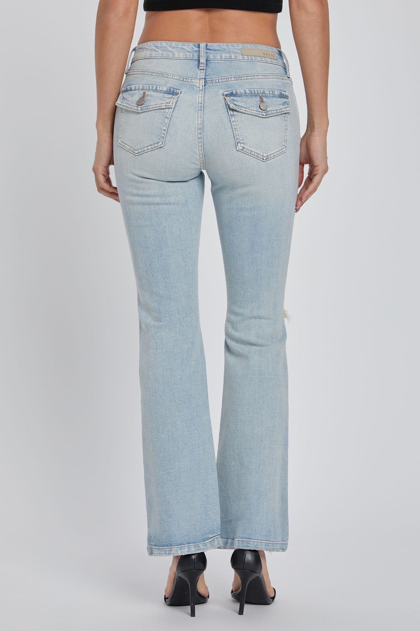 Mid Rise Bootcut Jean w Back Pocket
